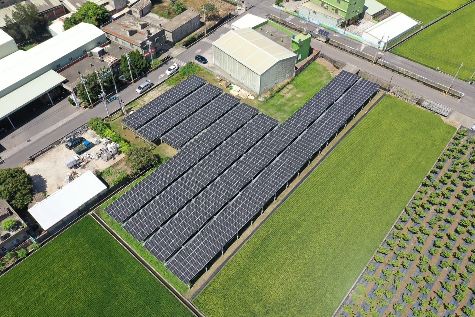 污染農地地面型太陽光電躉售系統-完工 (2).jpg