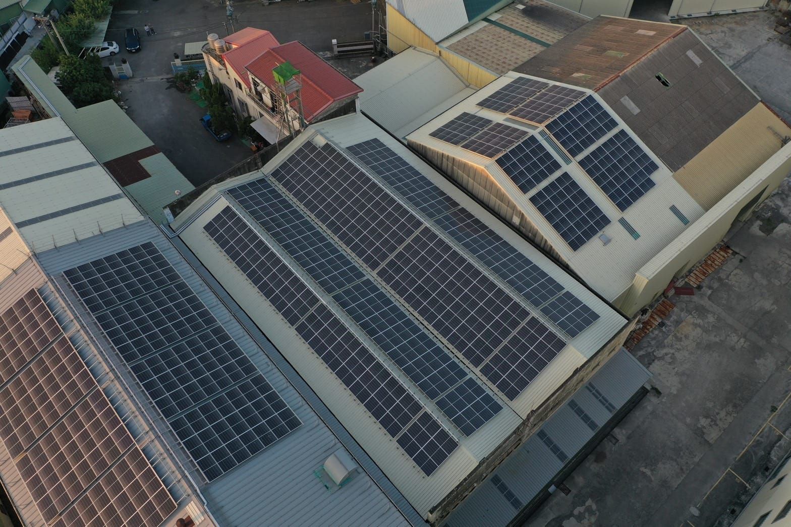 廠房屋頂型太陽光電躉售系統-完工.jpg