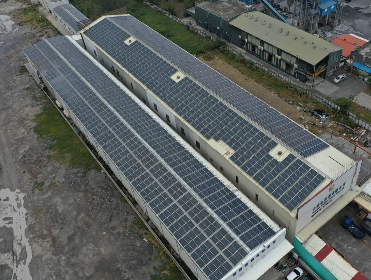 廠房屋頂型太陽光電躉售系統-完工.jpg