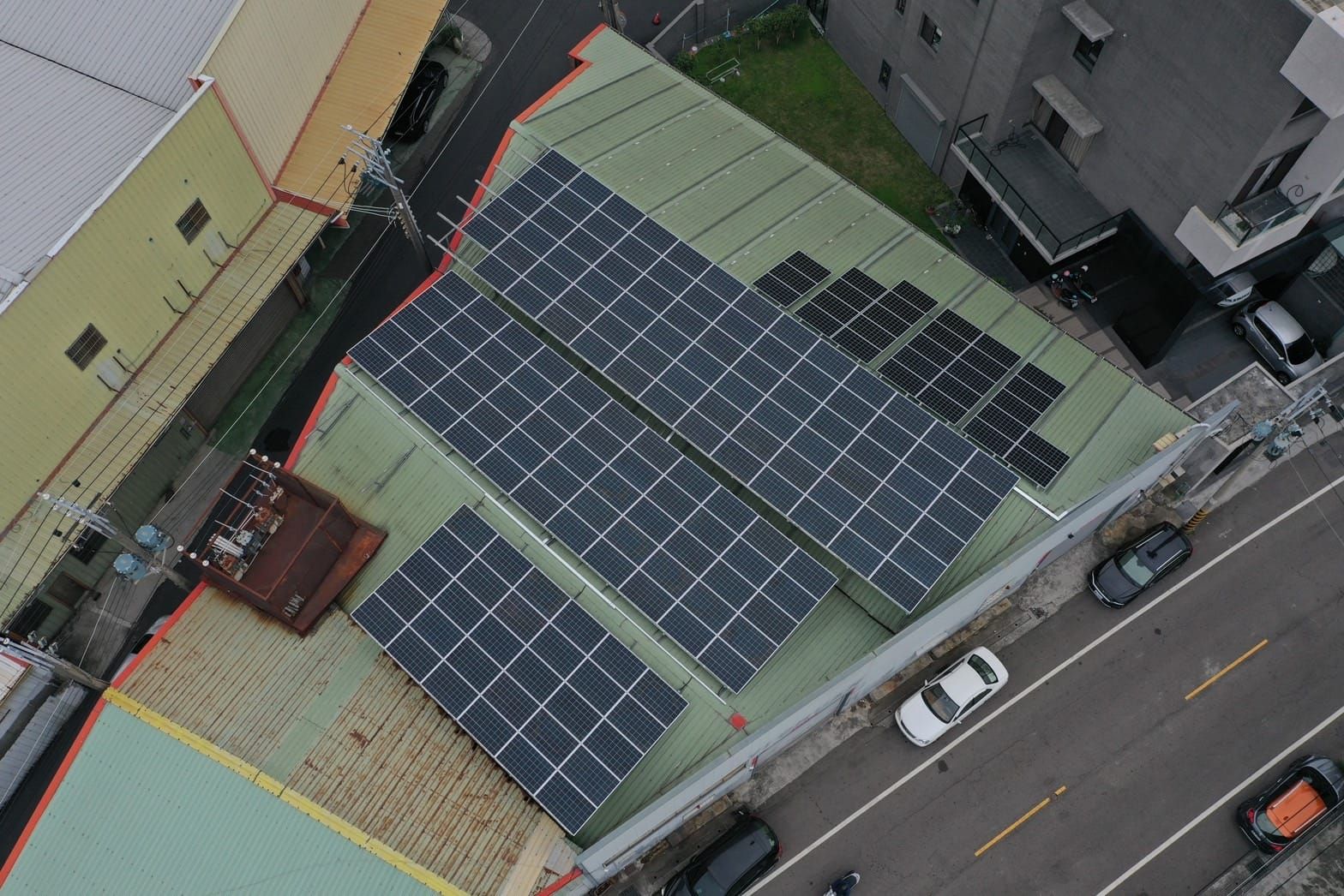 廠辦屋頂型太陽光電躉售系統-完工 (2).jpg