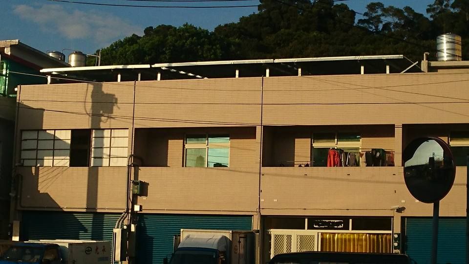 透天屋頂型太陽光電躉售系統-完工 (3).jpg