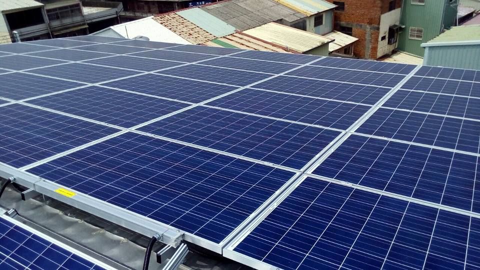 透天屋頂型太陽光電躉售系統-完工 (2).jpg