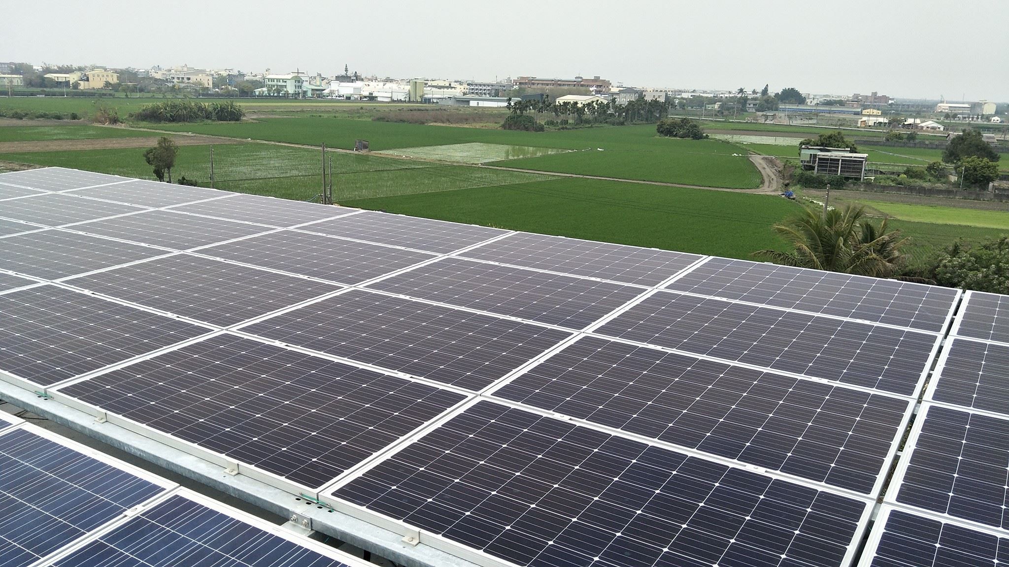 透天屋頂型太陽光電躉售系統-完工.jpg