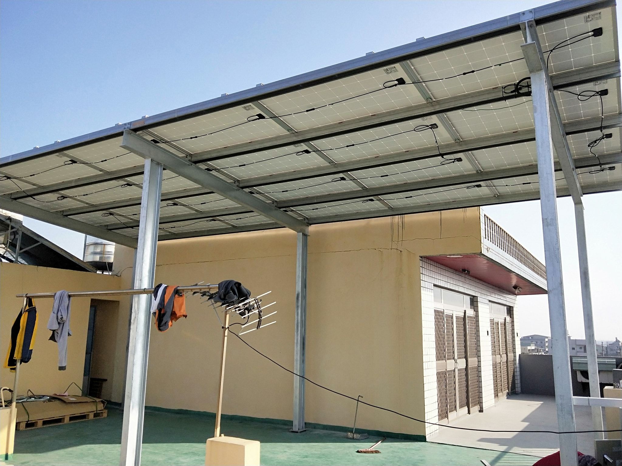 透天屋頂型太陽光電躉售系統-完工 (2).jpg