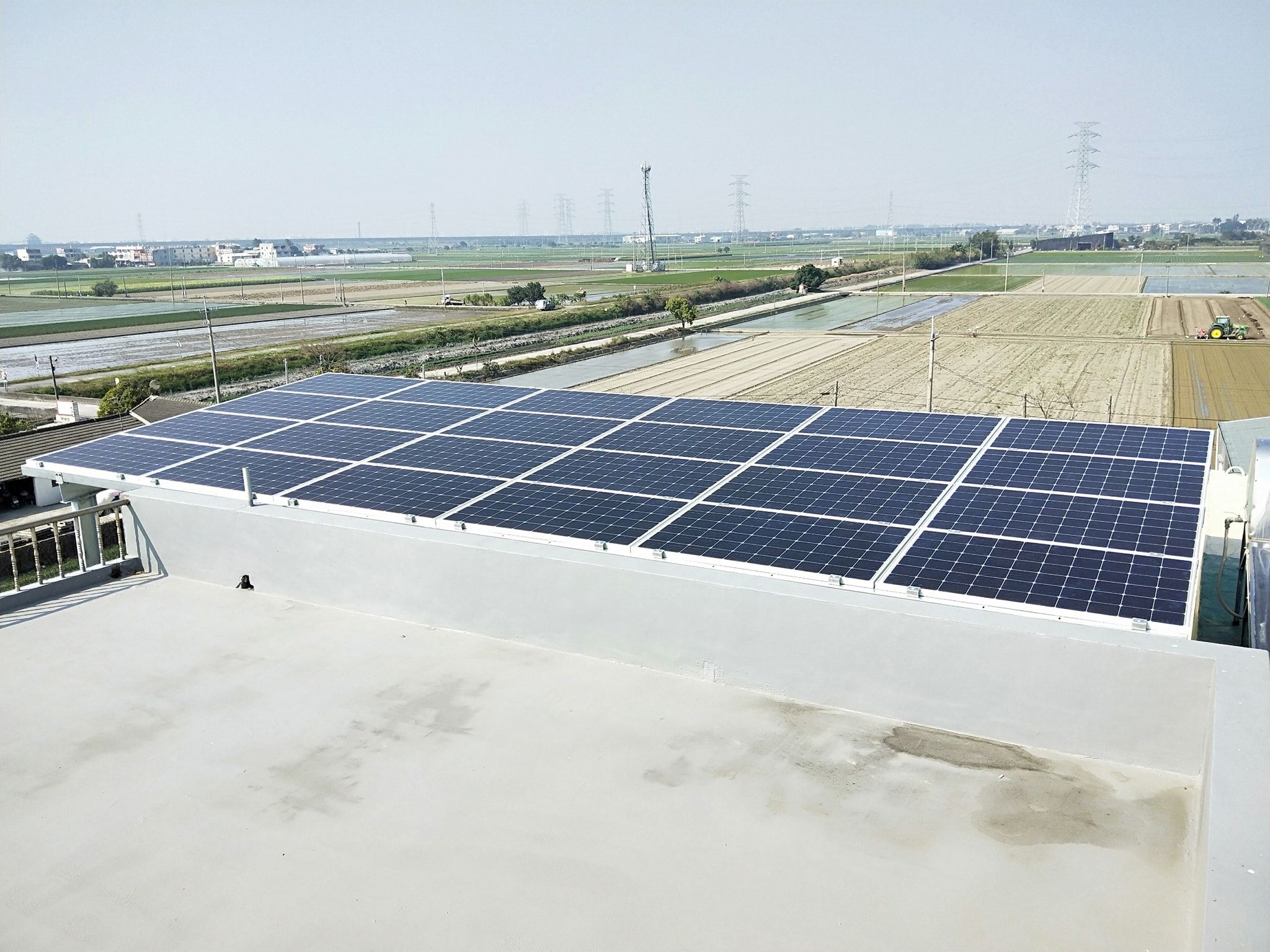 透天屋頂型太陽光電躉售系統-完工.jpg