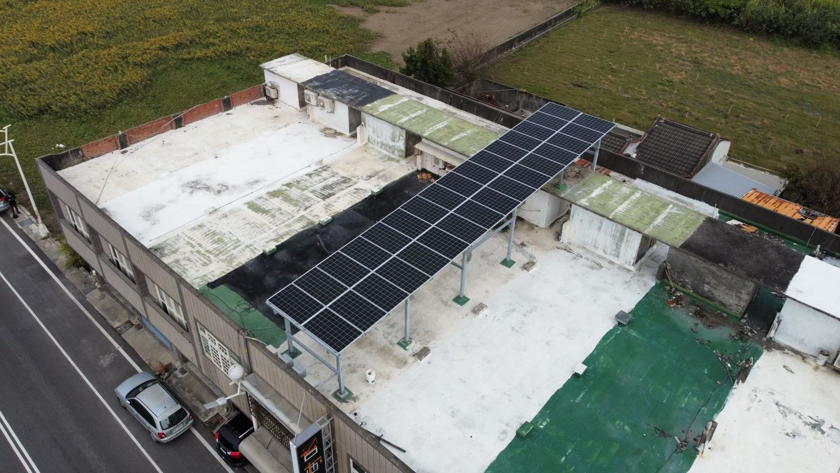 透天屋頂型太陽光電躉售系統-完工.jpg