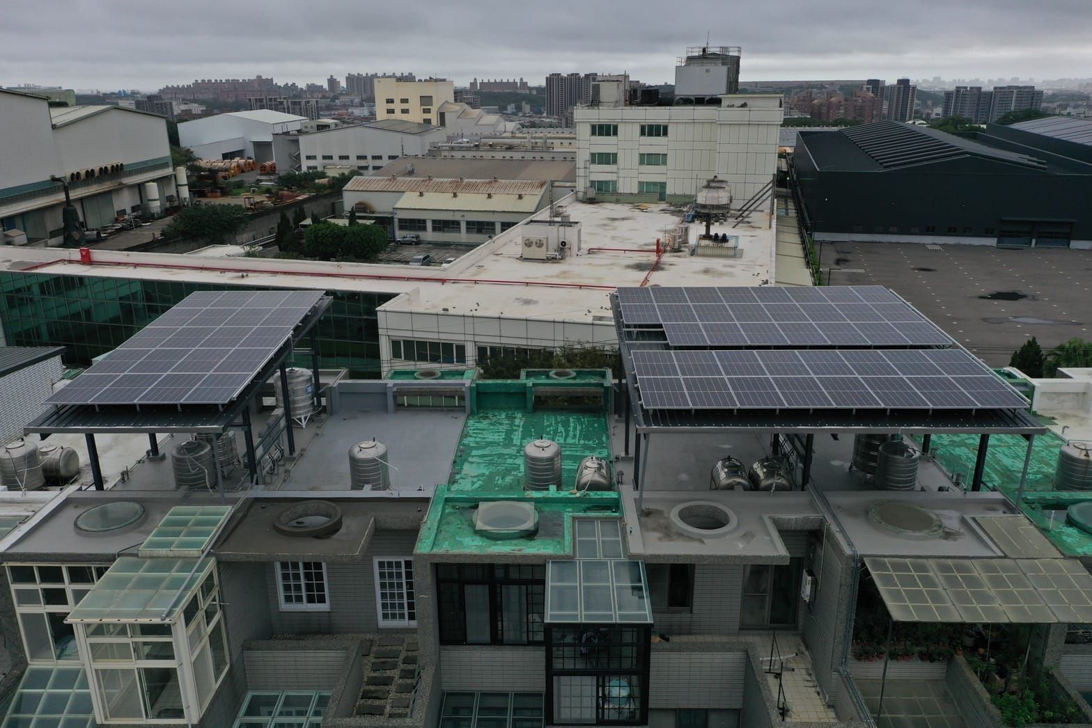 透天屋頂型太陽光電躉售系統-完工 (3).jpg