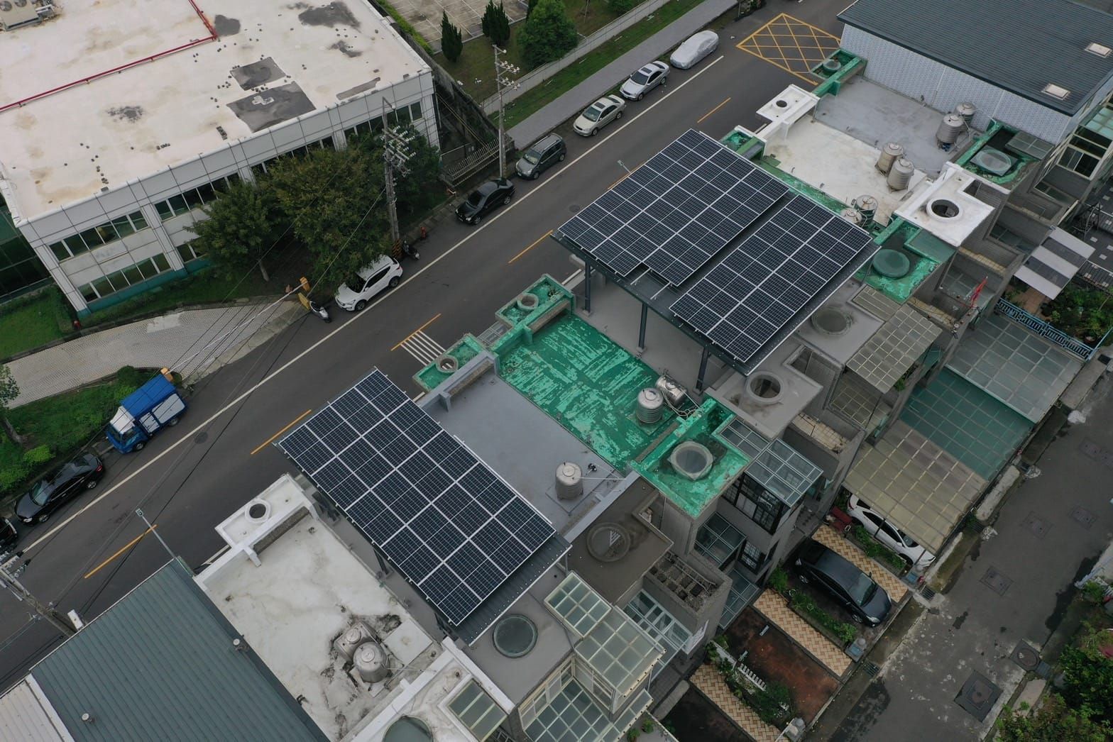 透天屋頂型太陽光電躉售系統-完工.jpg