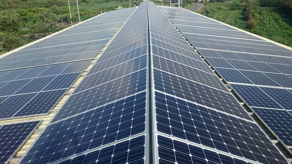畜舍屋頂型太陽光電躉售系統-完工 (3).jpg