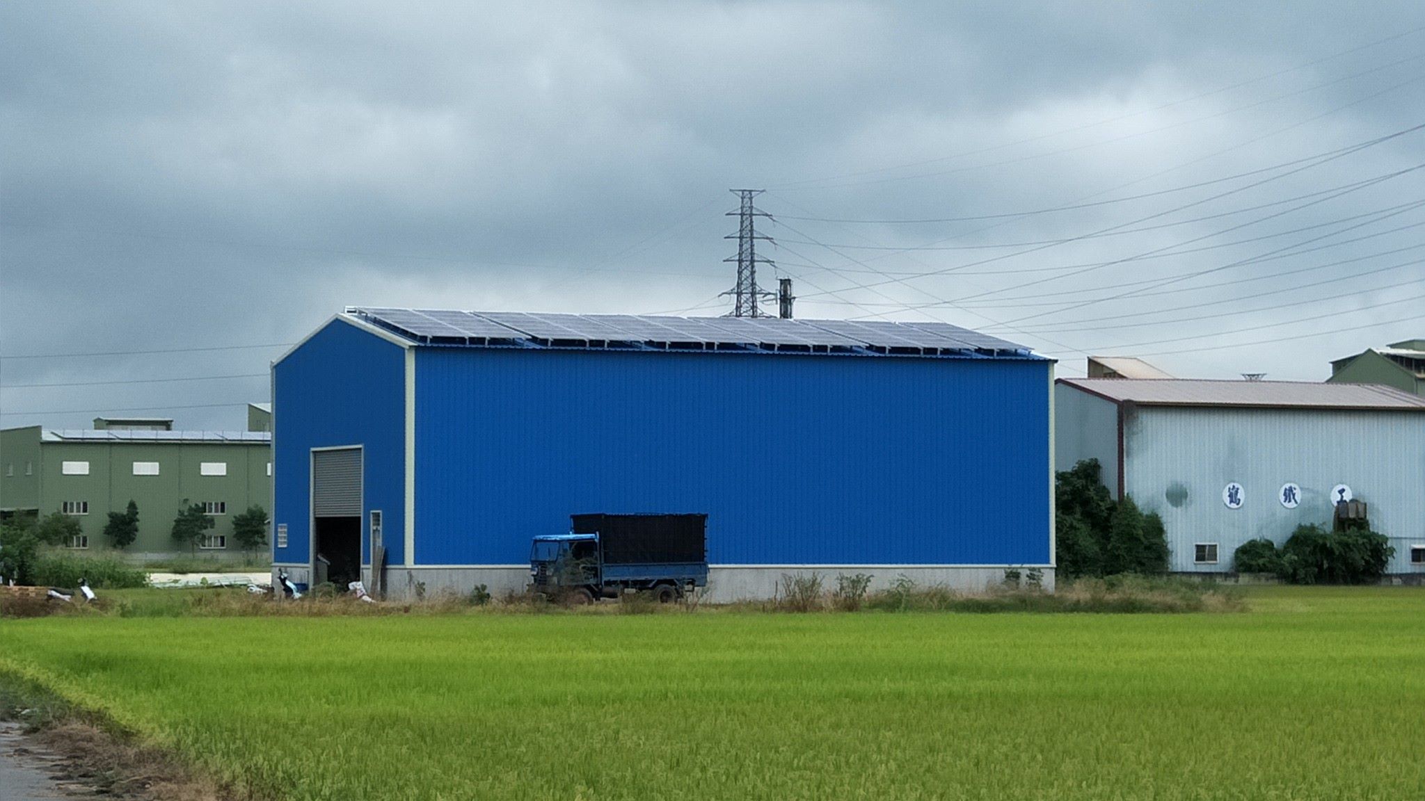 農舍屋頂型太陽光電躉售系統-完工 (2).jpg