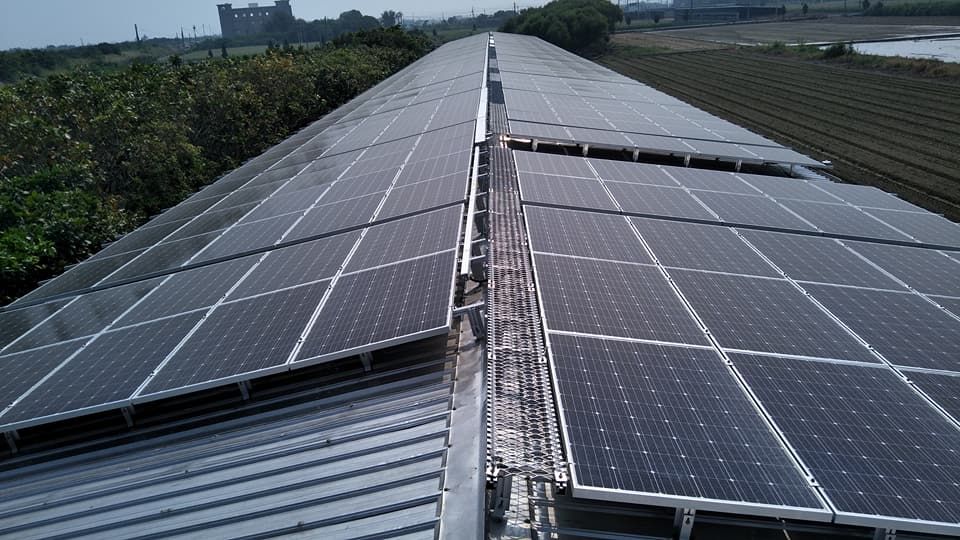 畜舍屋頂型太陽光電躉售系統-完工.jpg