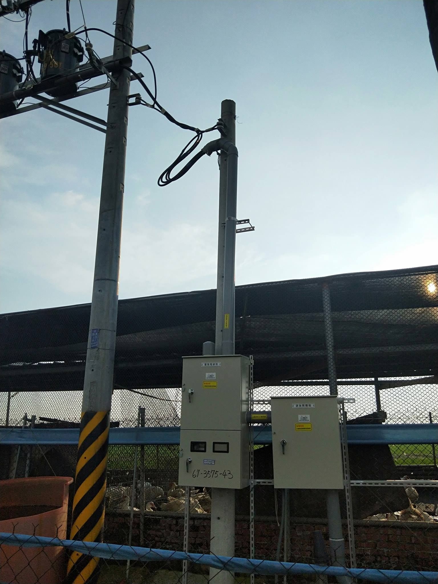 畜舍屋頂型太陽光電躉售系統-完工 (5).jpg