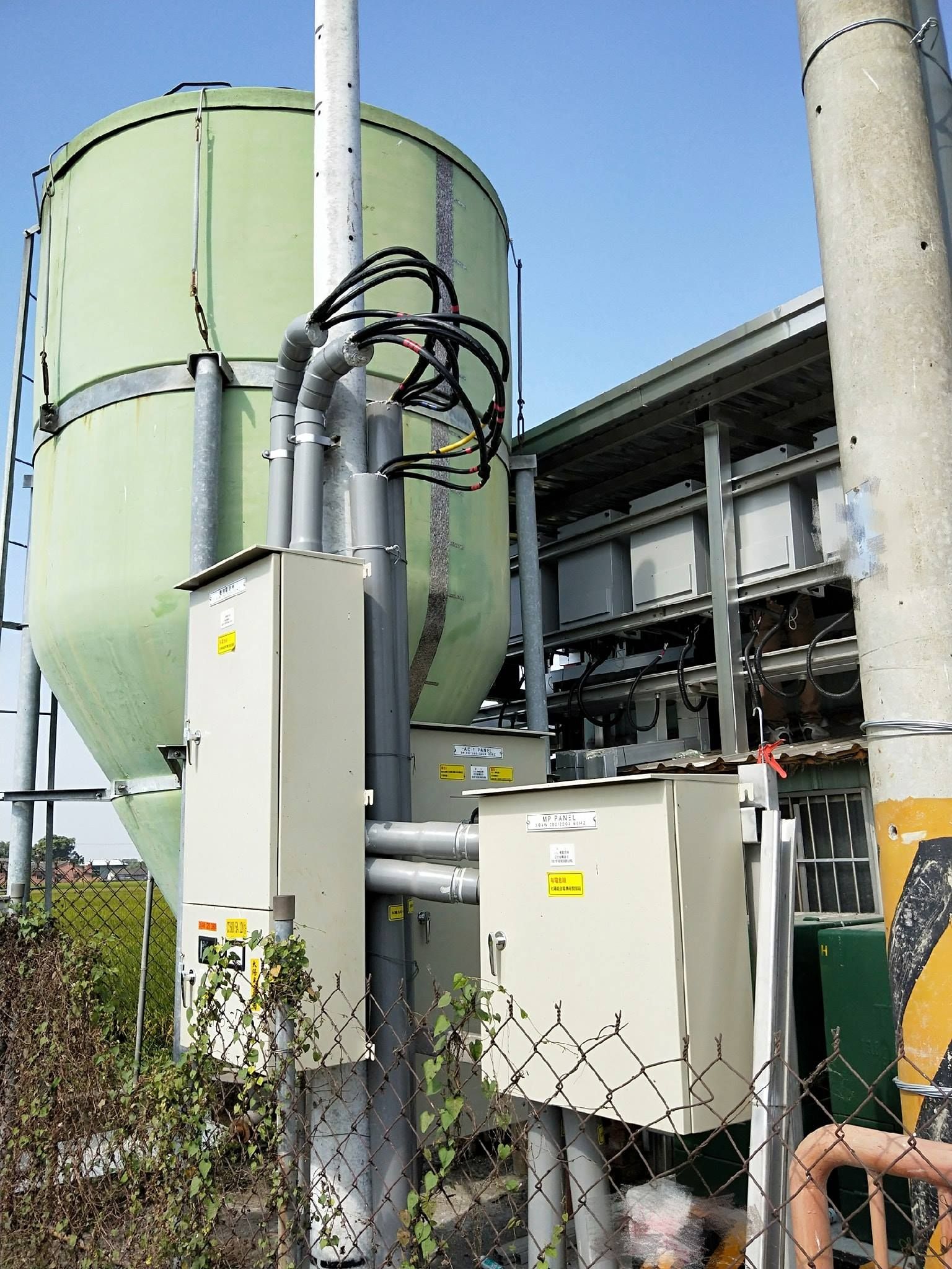 畜舍屋頂型太陽光電躉售系統-完工 (3).jpg