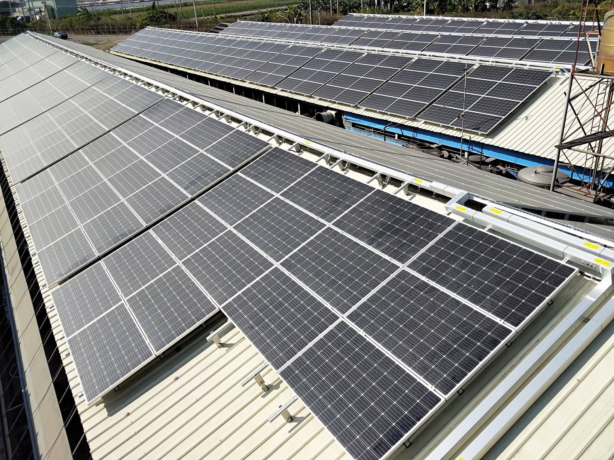 畜舍屋頂型太陽光電躉售系統-完工.jpg
