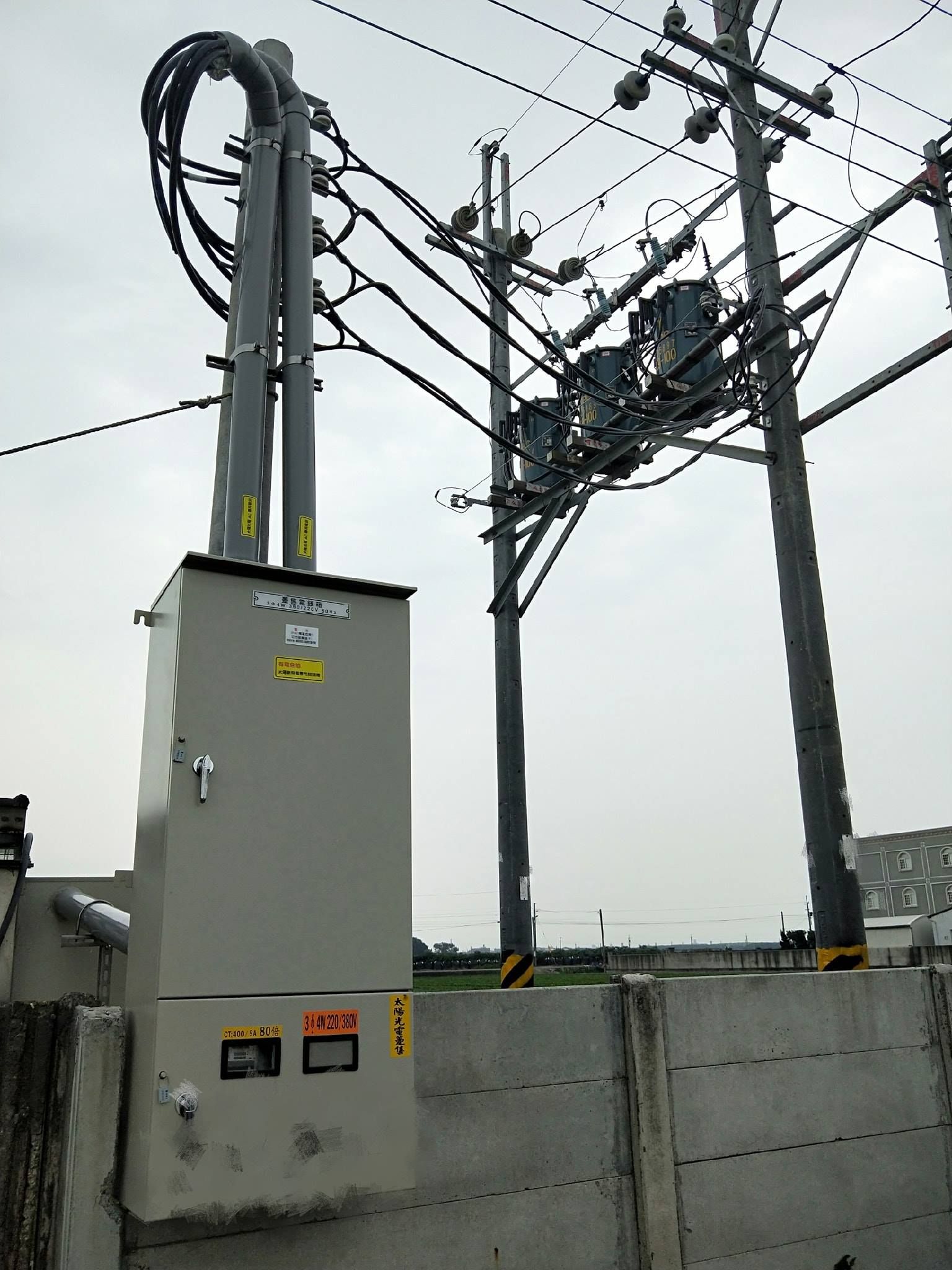 畜舍屋頂型太陽光電躉售系統-完工 (6).jpg