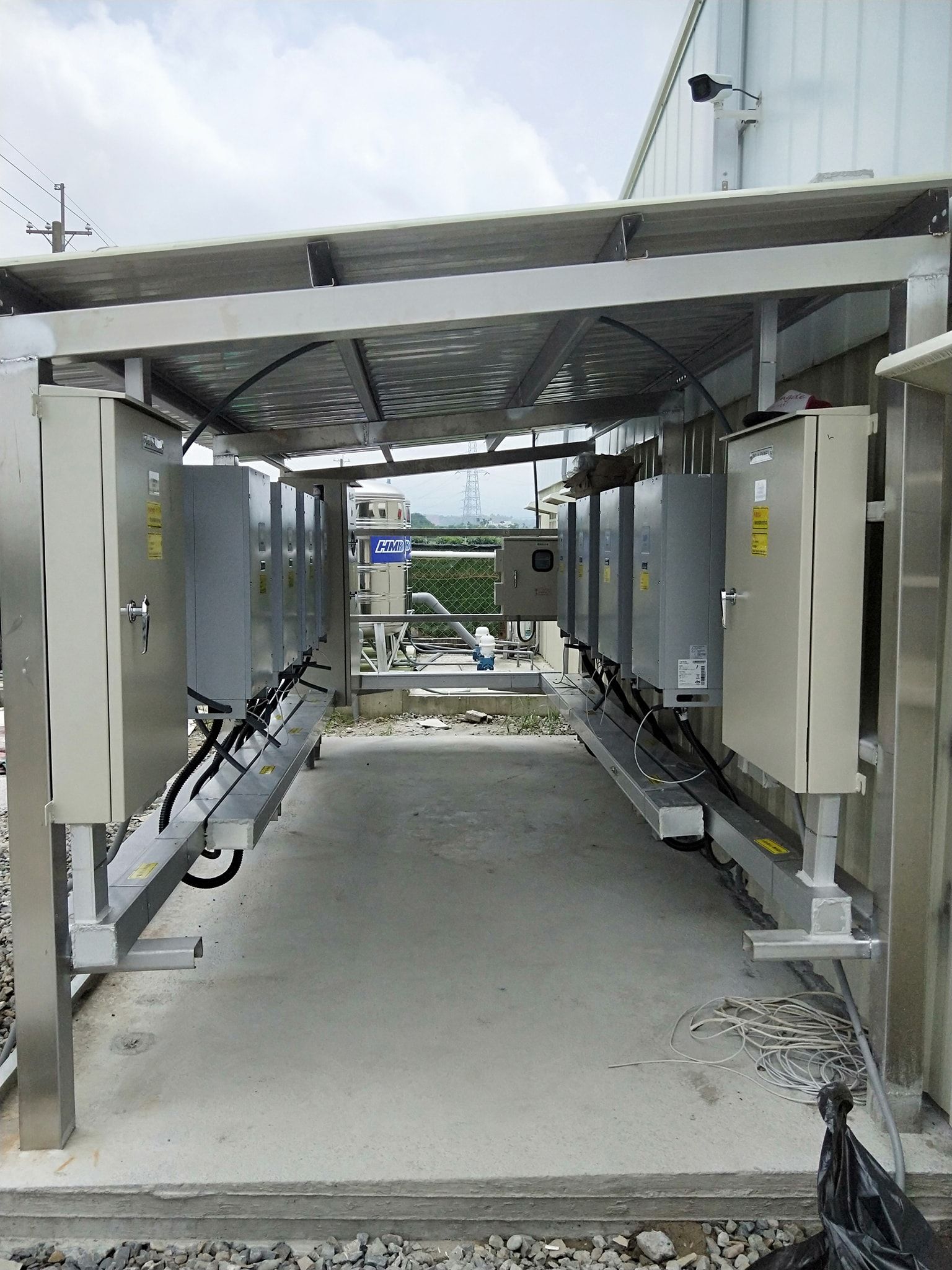 畜舍屋頂型太陽光電躉售系統-完工 (3).jpg