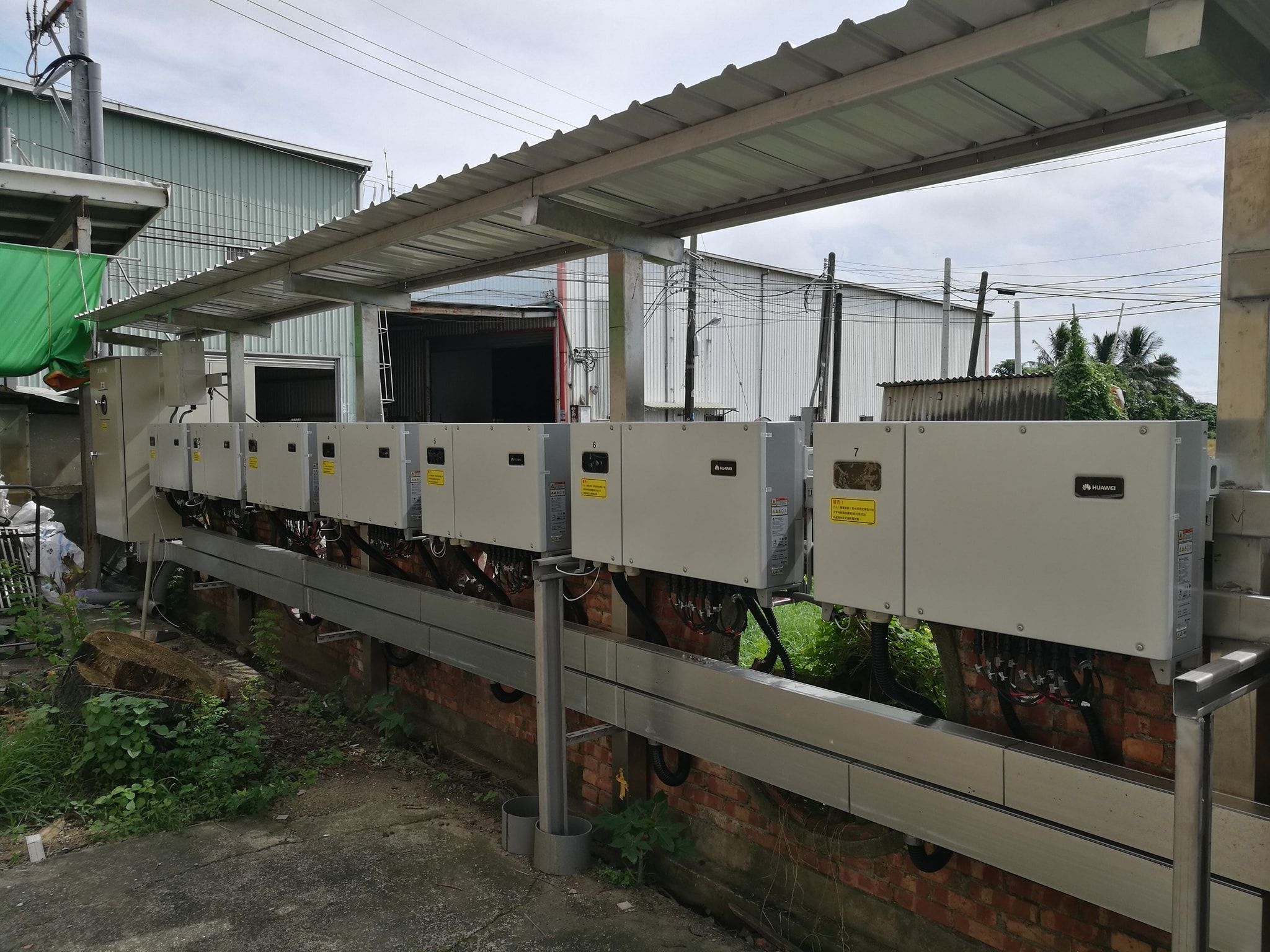畜舍屋頂型太陽光電躉售系統-完工 (2).jpg