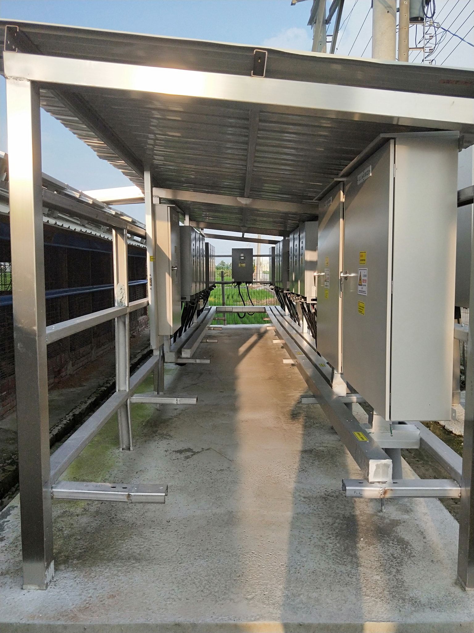 畜舍屋頂型太陽光電躉售系統-完工 (3).jpg