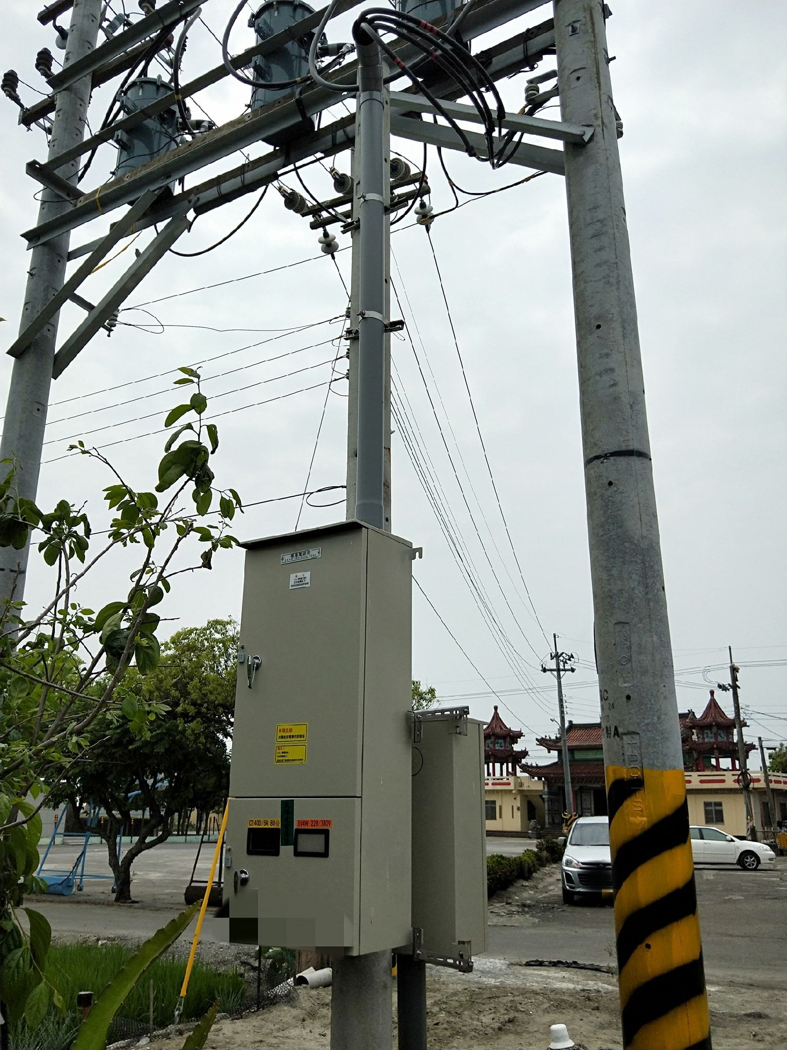 畜舍屋頂型太陽光電躉售系統-完工 (2).jpg