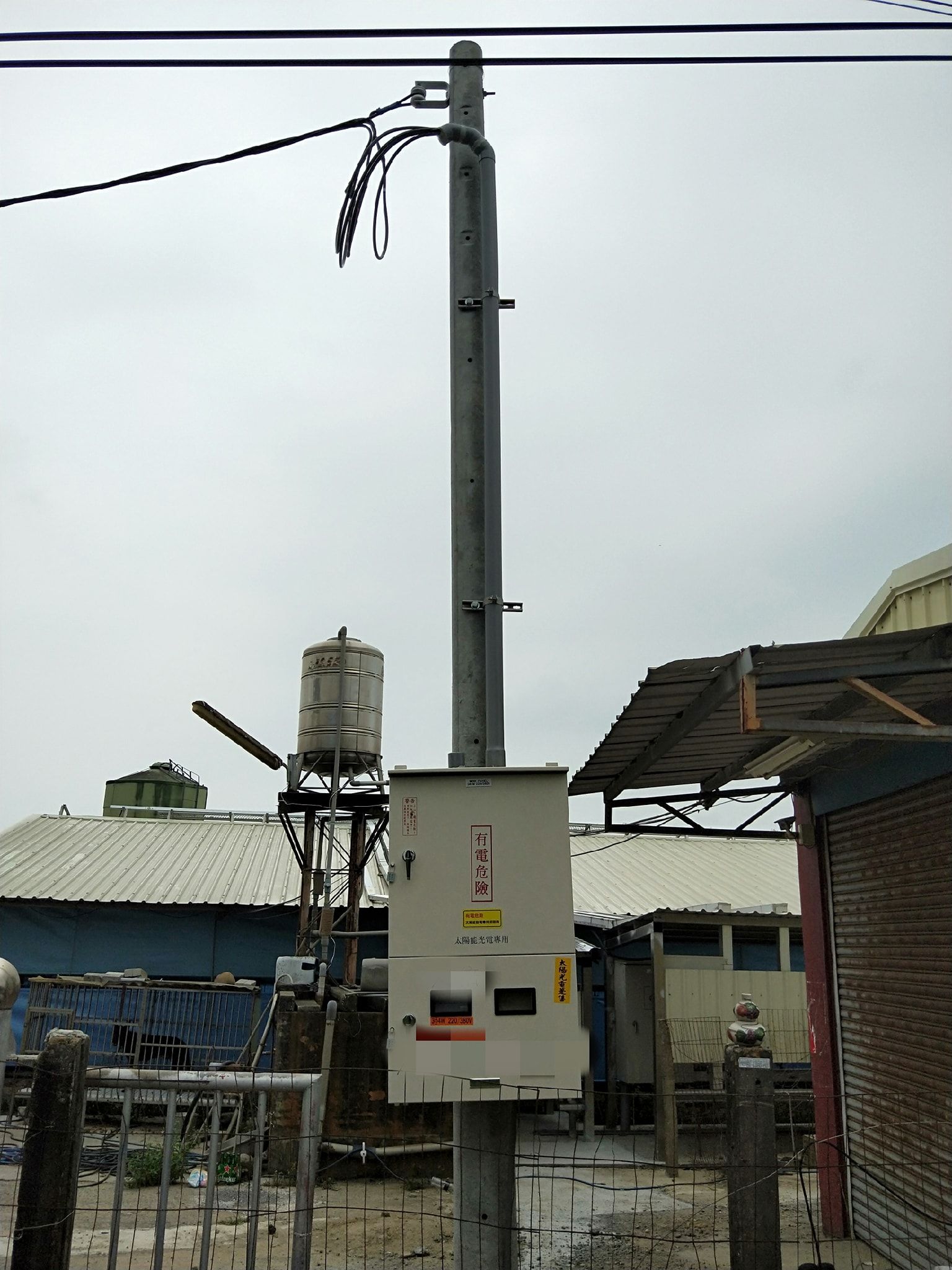 畜舍屋頂型太陽光電躉售系統-完工 (3).jpg