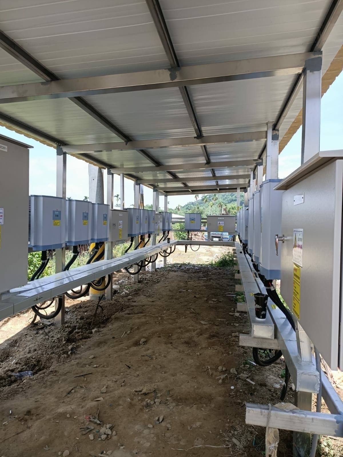 畜舍屋頂型太陽光電躉售系統-完工 (2).jpg