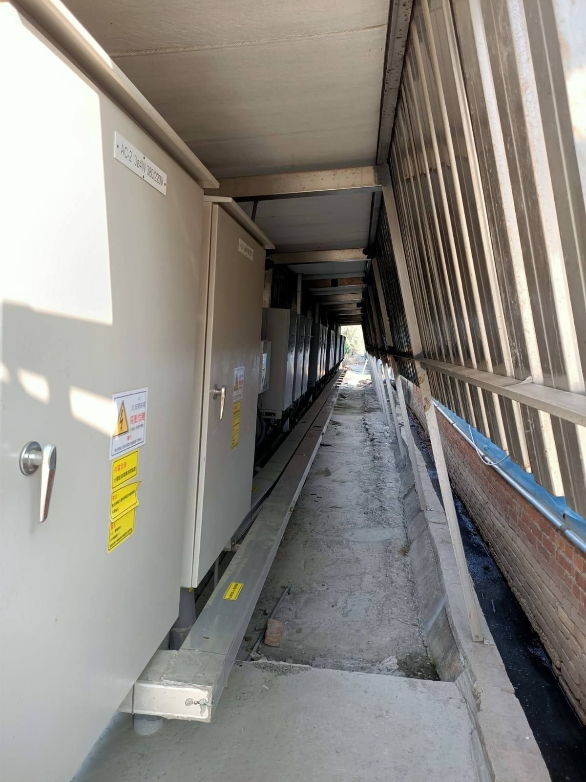 畜舍屋頂型太陽光電躉售系統-完工 (2).jpg