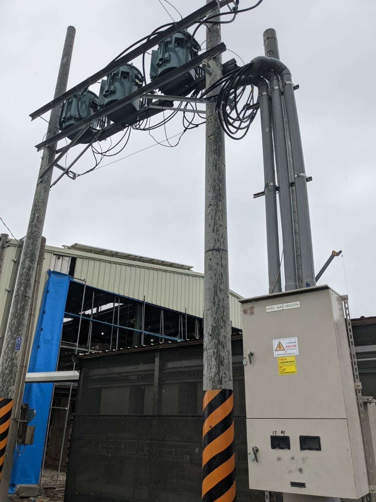 畜舍屋頂型太陽光電躉售系統-完工 (4).jpg