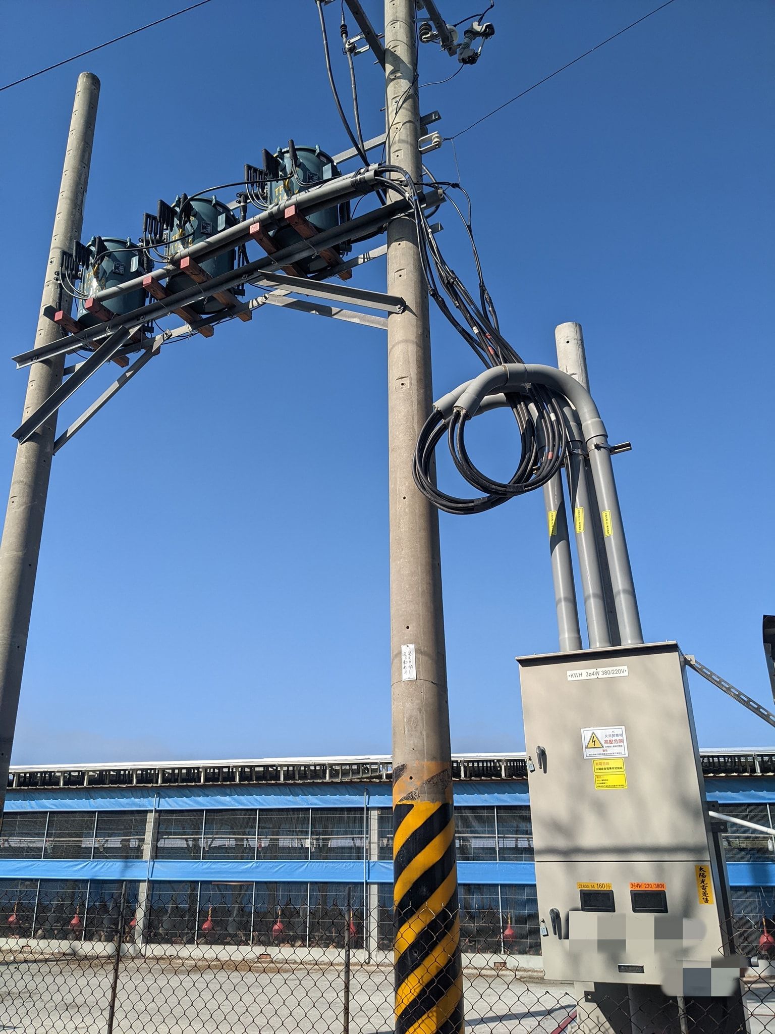 畜舍屋頂型太陽光電躉售系統-完工 (4).jpg