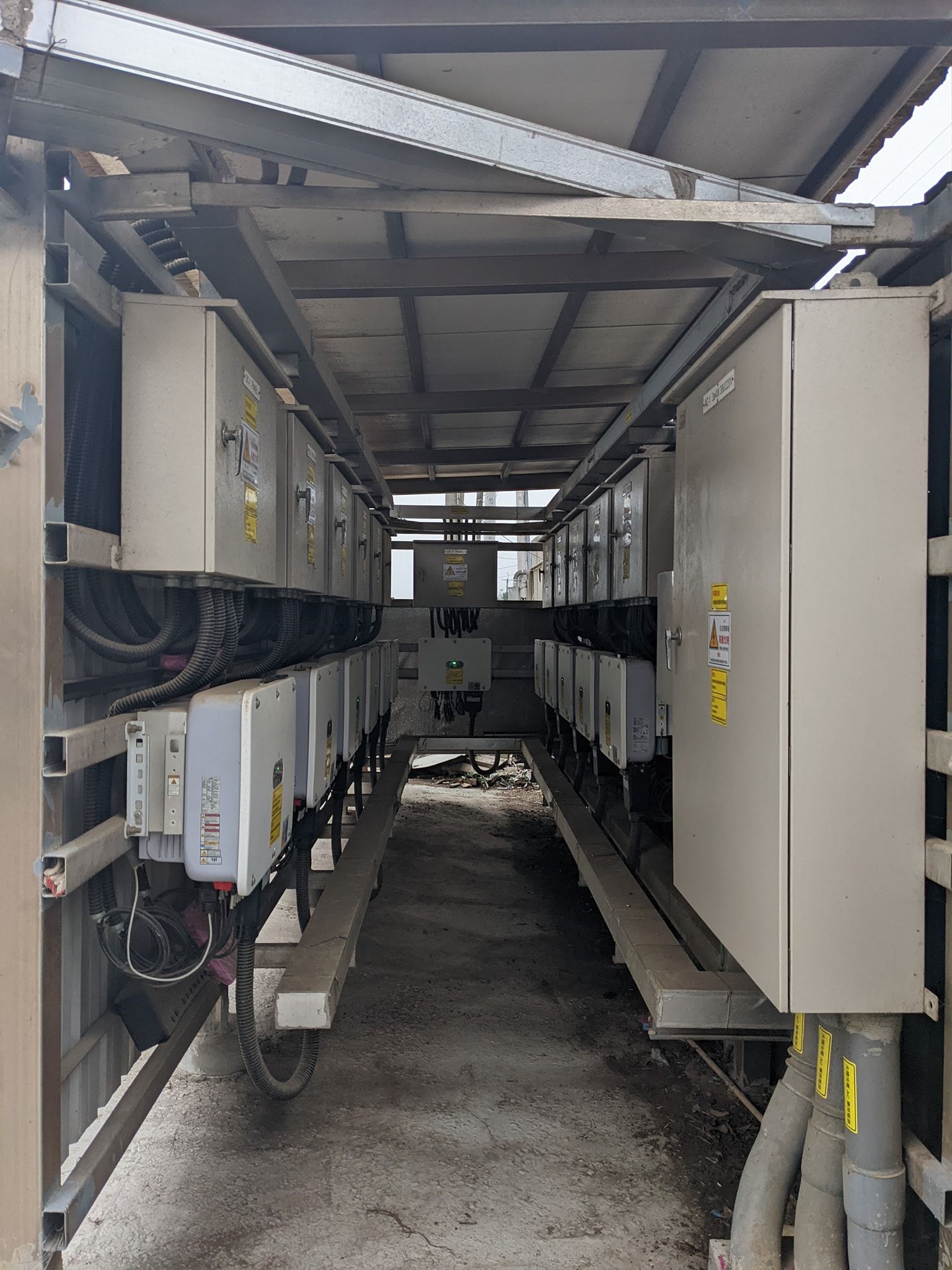 畜舍屋頂型太陽光電躉售系統-完工 (3).jpg