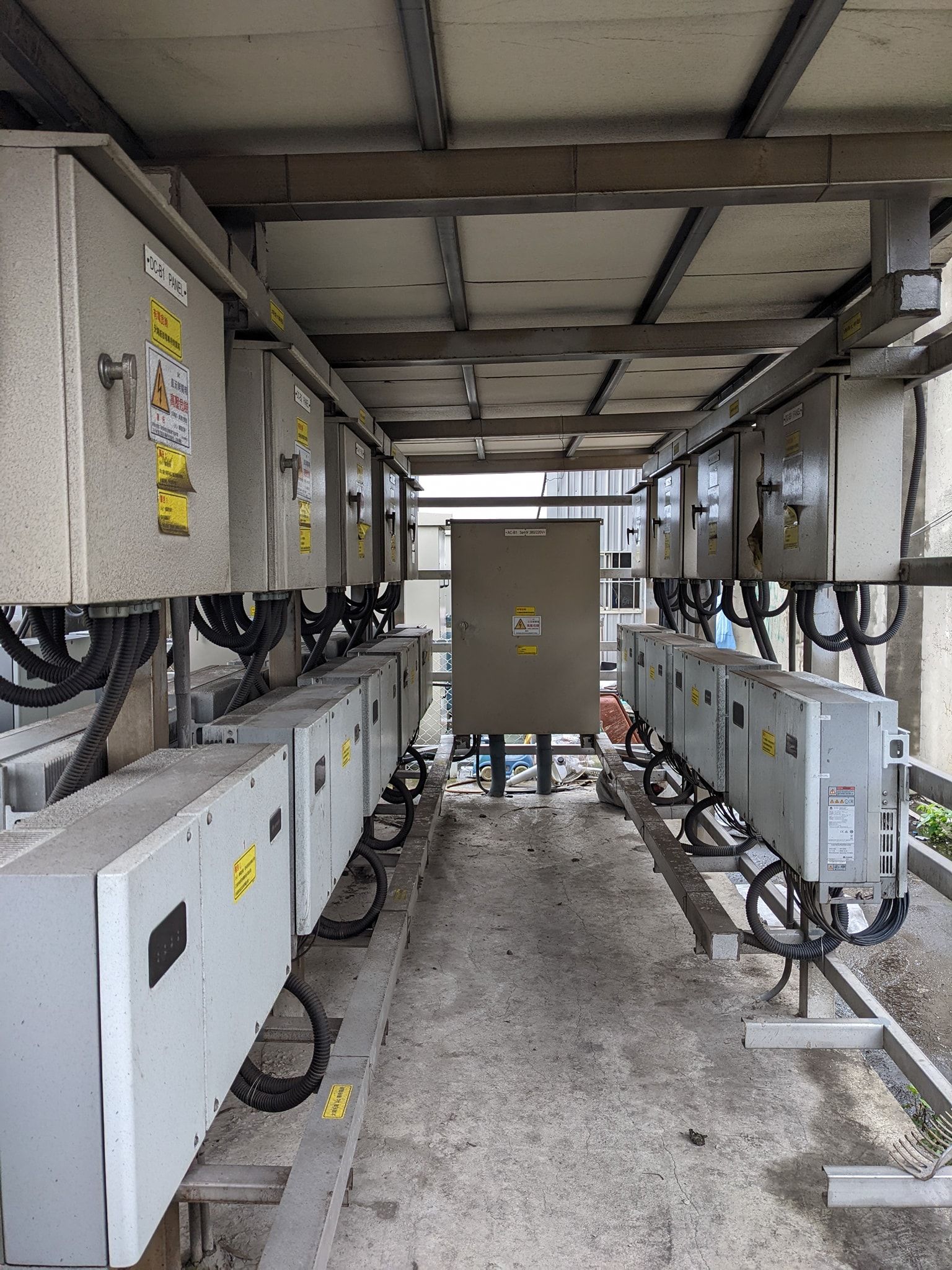 畜舍屋頂型太陽光電躉售系統-完工 (5).jpg