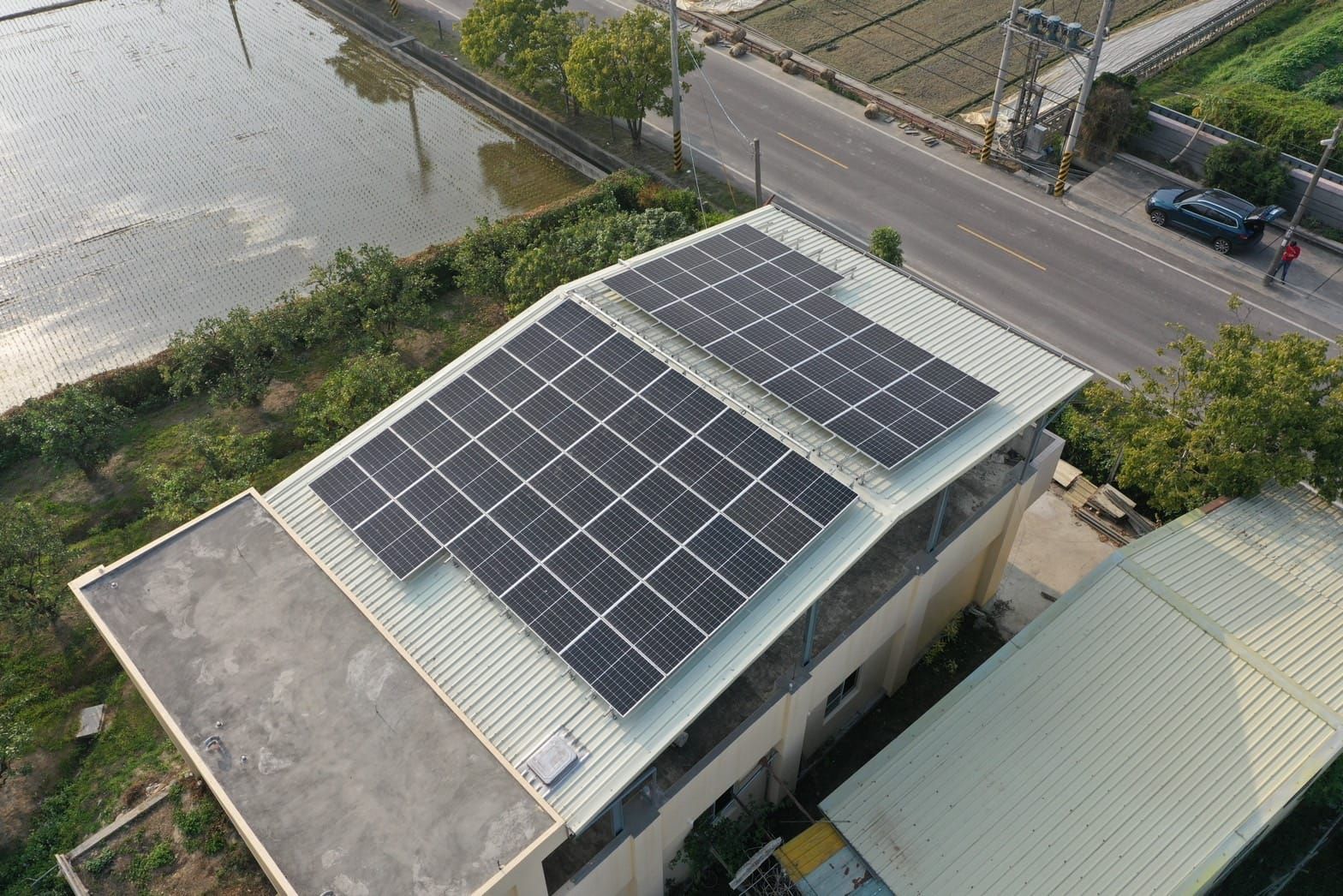 農舍屋頂型太陽光電躉售系統-完工 (3).jpg