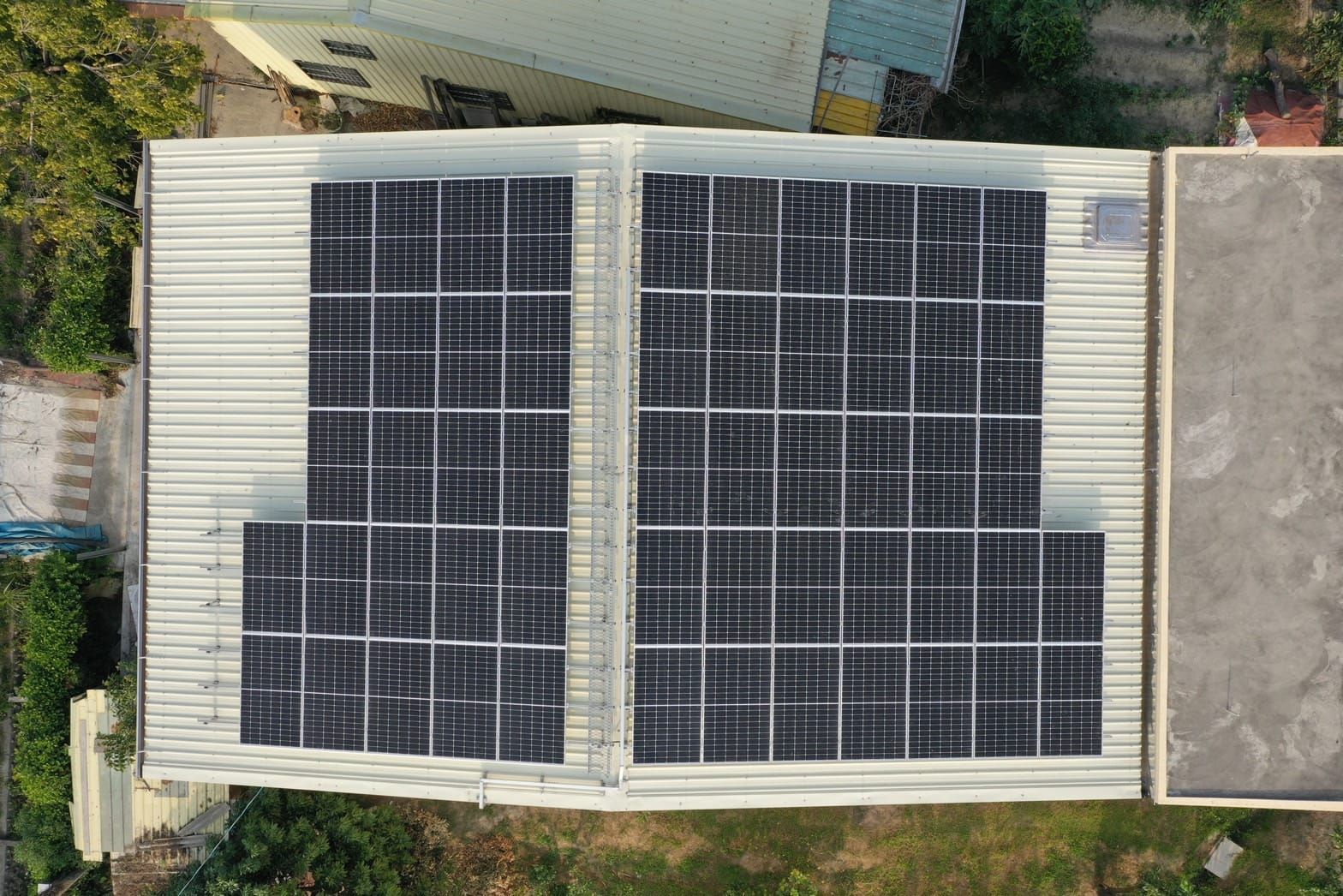 農舍屋頂型太陽光電躉售系統-完工.jpg
