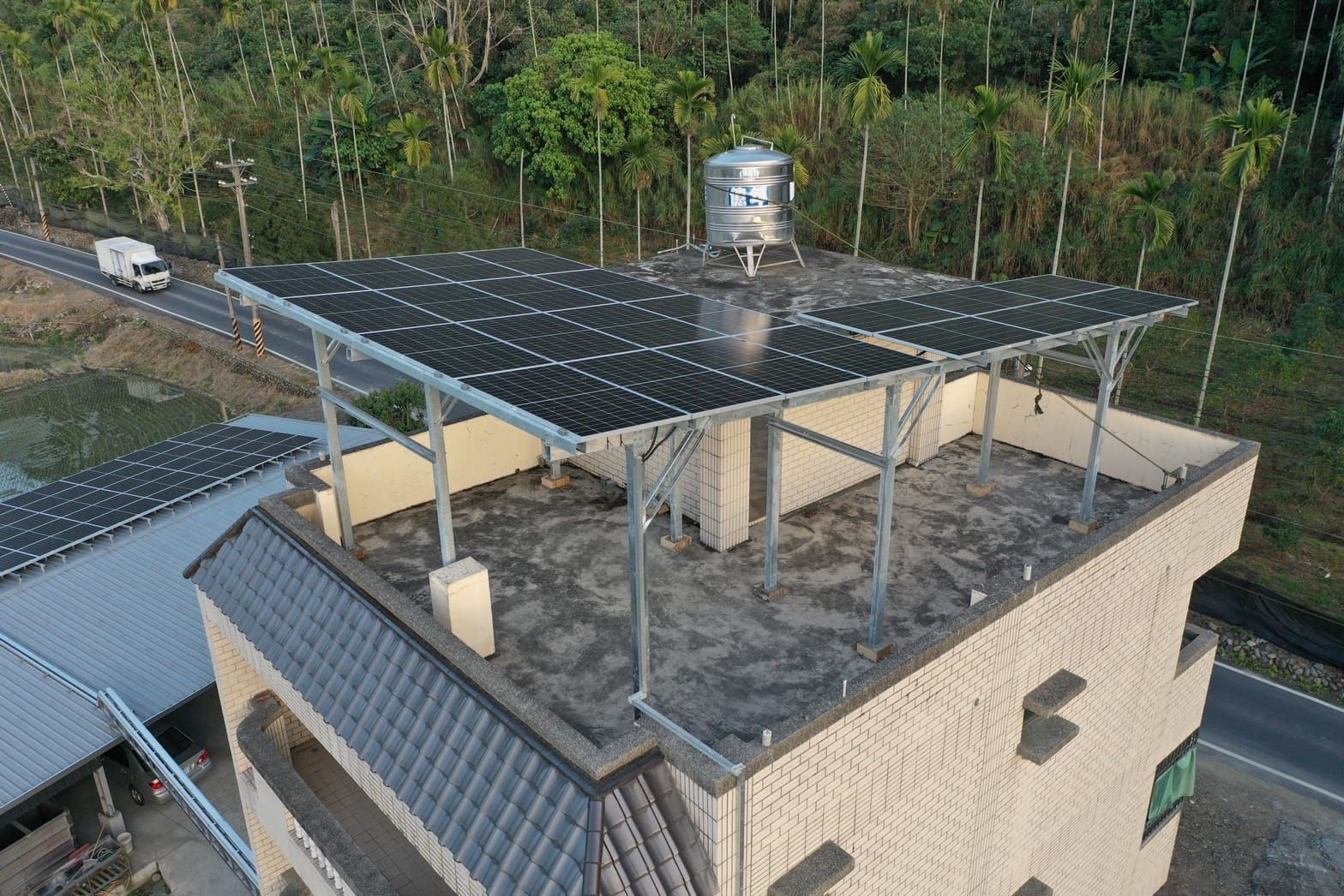 菇寮屋頂型太陽光電躉售系統-完工 (4).jpg