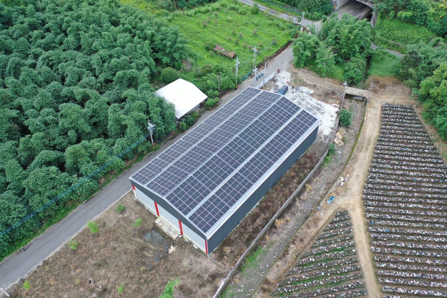 農舍屋頂型太陽光電躉售系統-完工.jpg