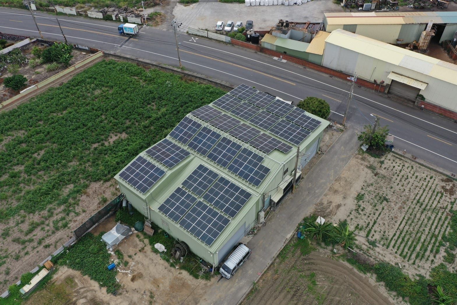 農舍屋頂型太陽光電躉售系統-完工 (2).jpg
