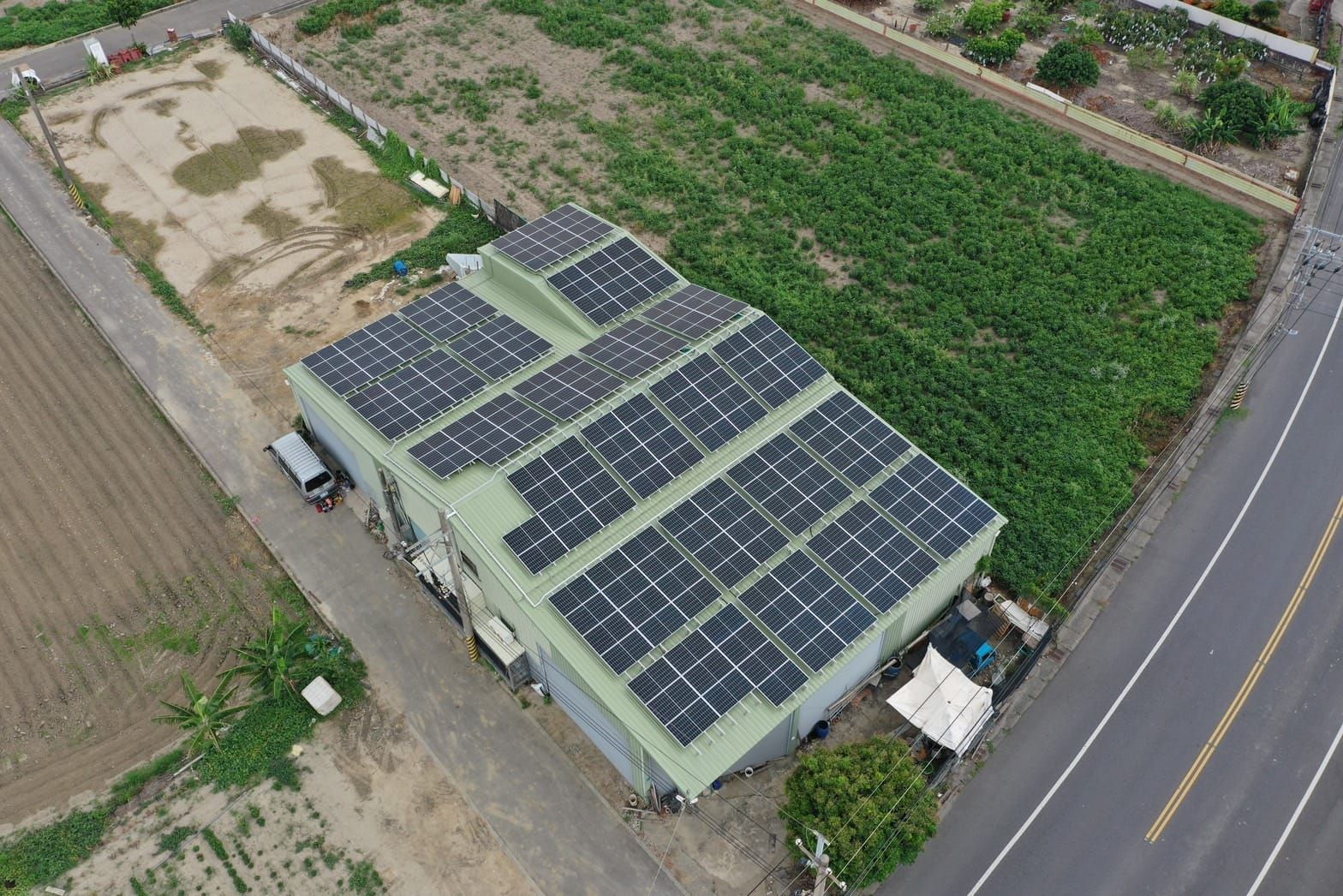 農舍屋頂型太陽光電躉售系統-完工.jpg