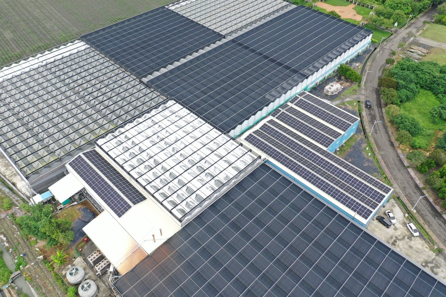 溫室屋頂型太陽光電躉售系統-完工 20240921-2.jpg