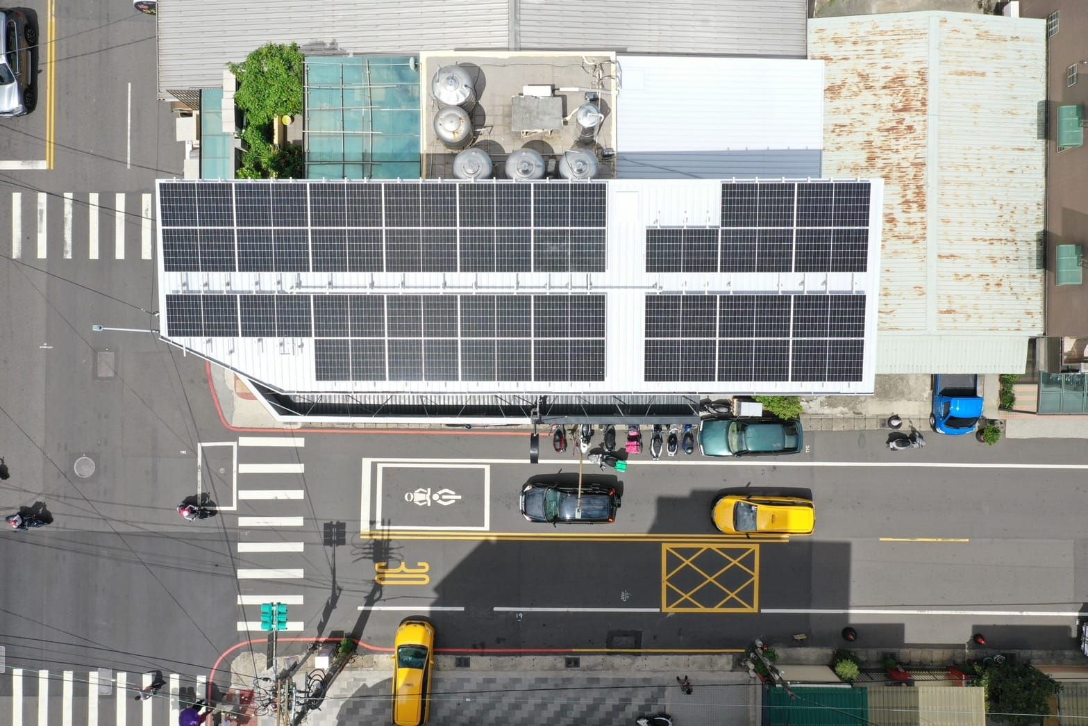 公寓屋頂型太陽光電躉售系統-完工 20241014.jpg