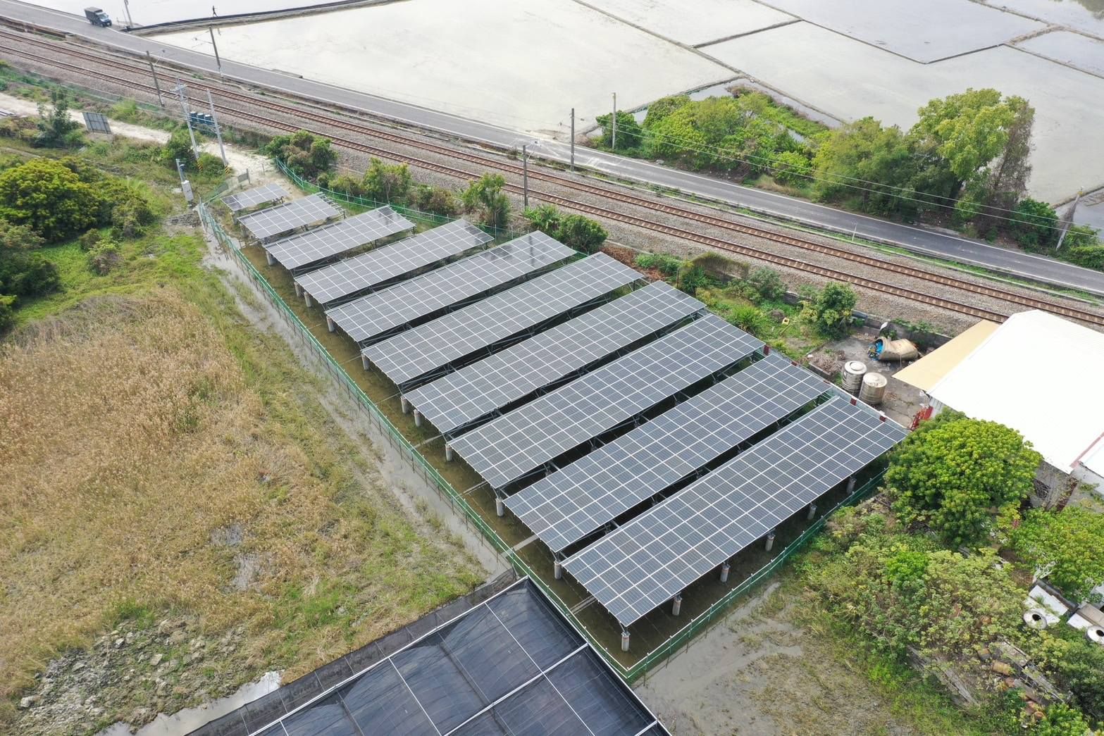 污染農地地面型太陽光電躉售系統-完工-4.jpg