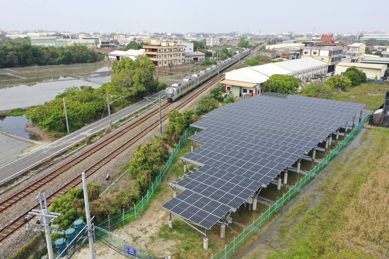 污染農地地面型太陽光電躉售系統-完工-3.jpg