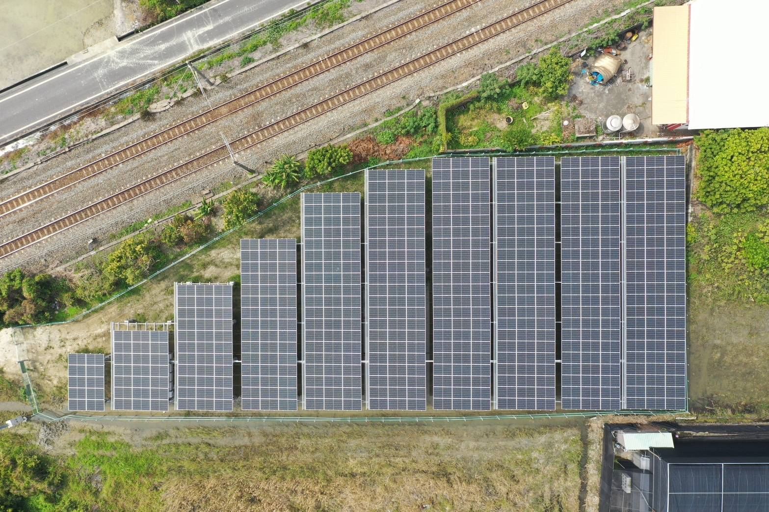 污染農地地面型太陽光電躉售系統-完工-2.jpg