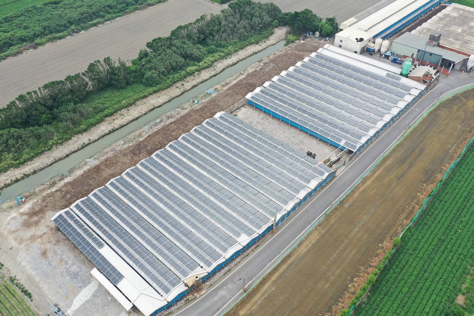 畜舍屋頂型太陽光電躉售系統-完工-20250526-3.jpg