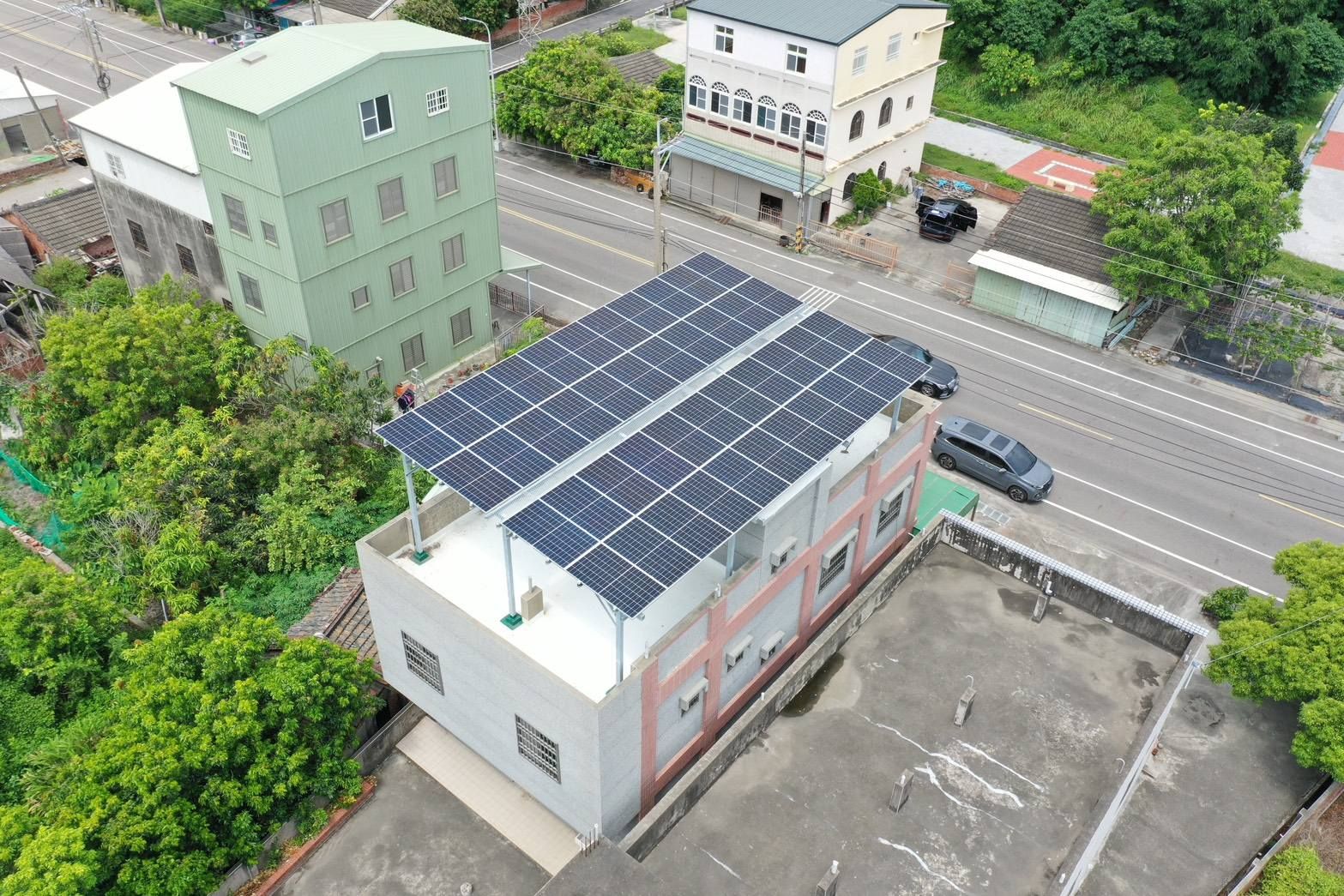 透天屋頂型太陽光電躉售系統-完工20250706.jpg
