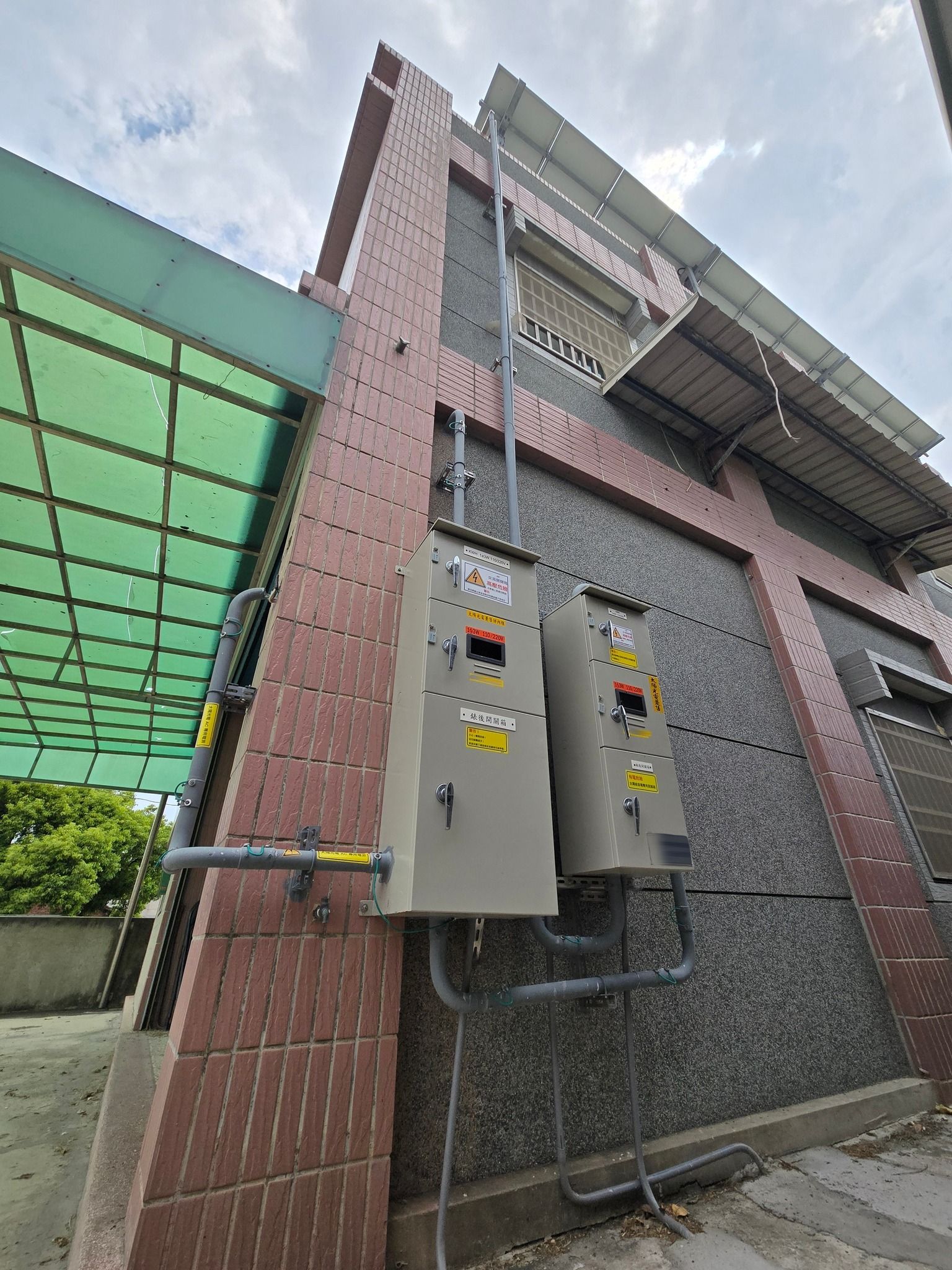 透天屋頂型太陽光電躉售系統-完工20250706-6.jpg