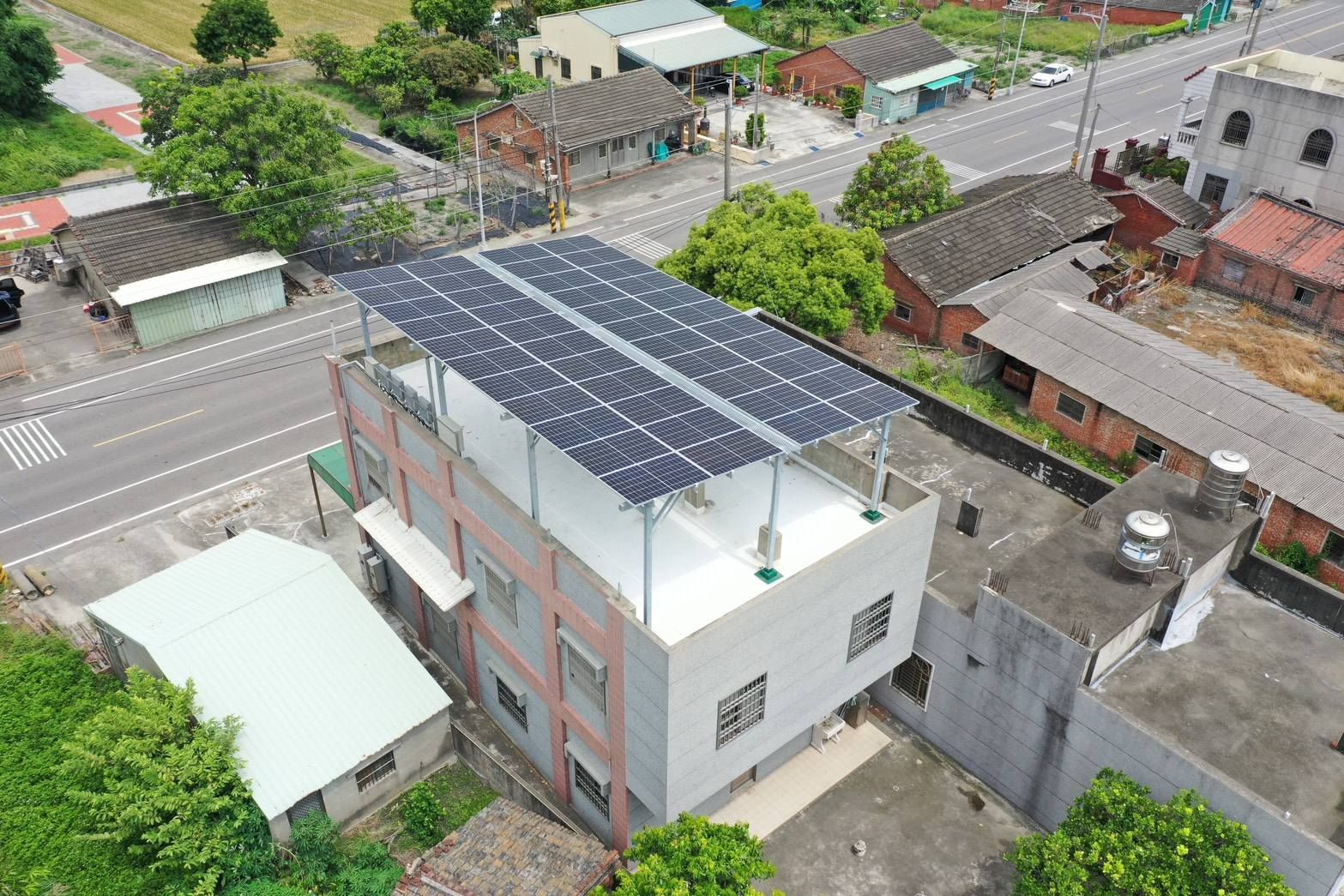 透天屋頂型太陽光電躉售系統-完工20250706-4.jpg