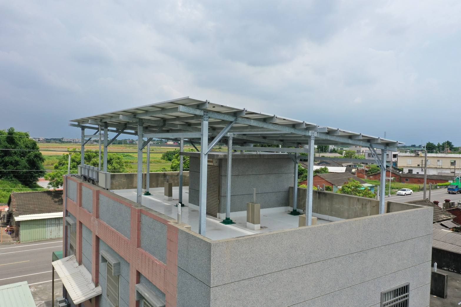 透天屋頂型太陽光電躉售系統-完工20250706-3.jpg