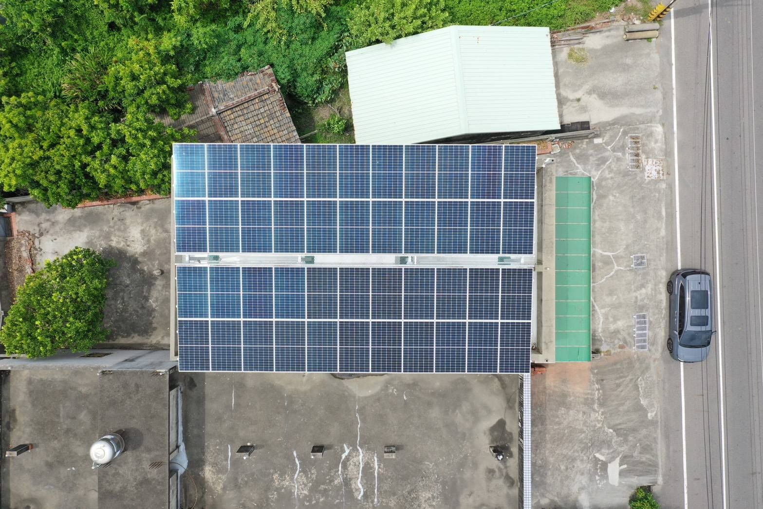 透天屋頂型太陽光電躉售系統-完工20250706-2.jpg