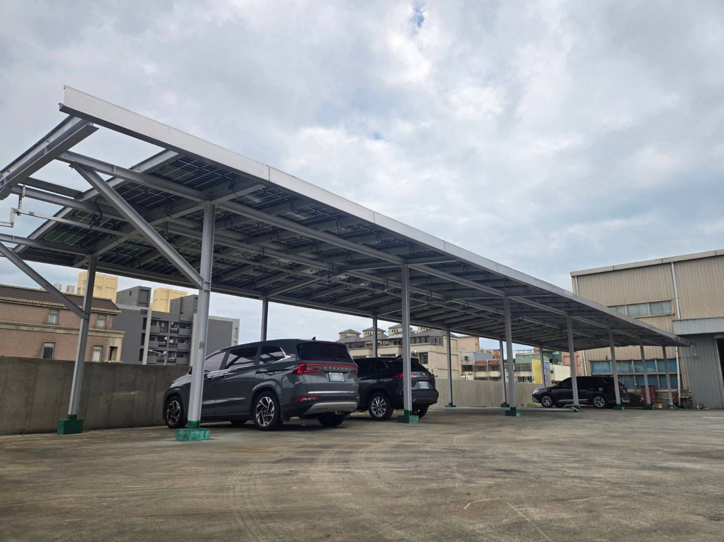 車棚地面型太陽光電躉售系統-完工 20250728-5.jpg
