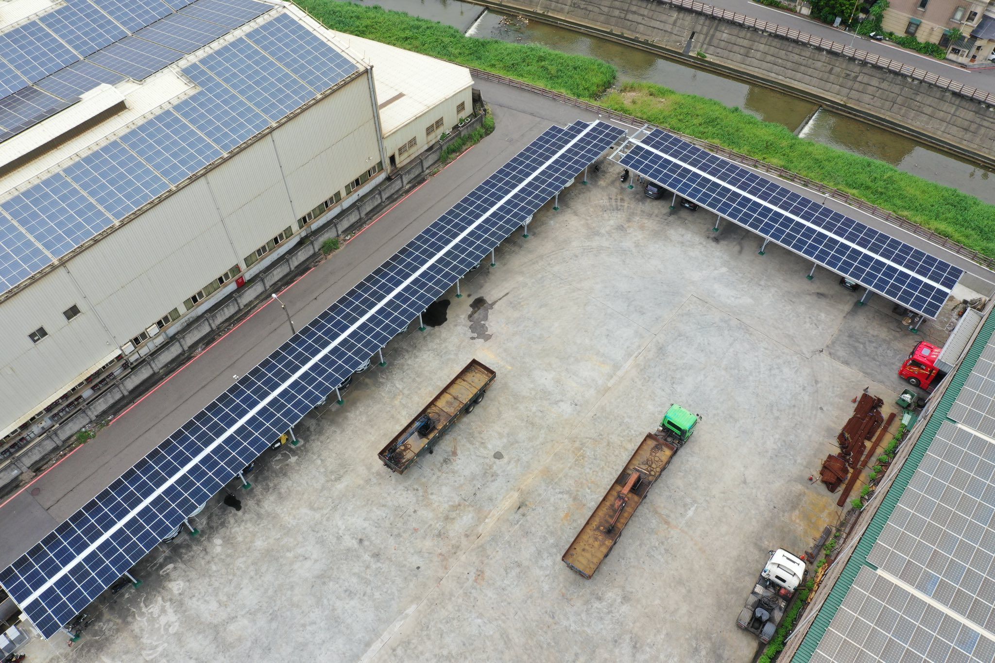 車棚地面型太陽光電躉售系統-完工 20250728-1.jpg