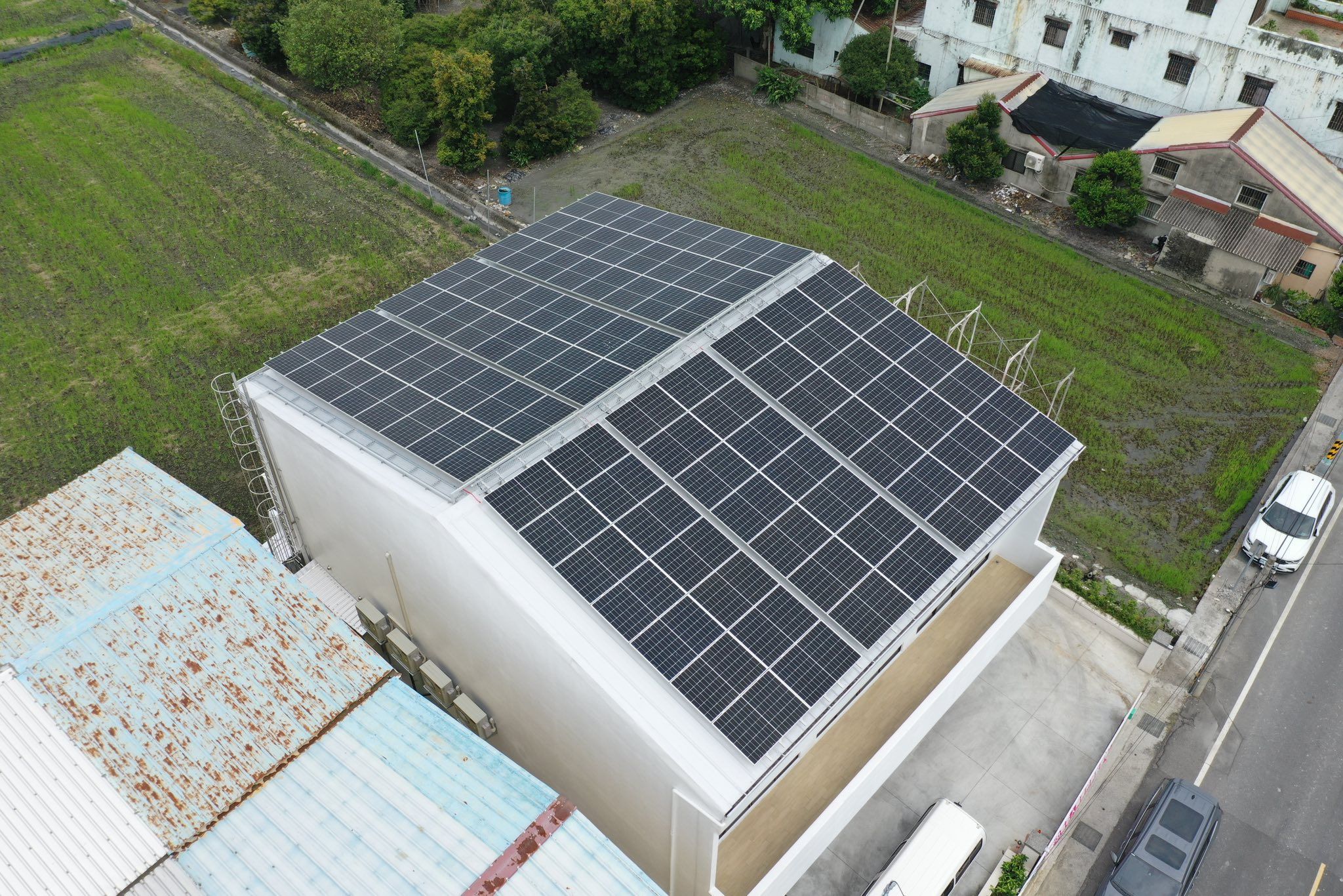 照護中心屋頂型太陽光電躉售系統-完工 20250724-3.jpg